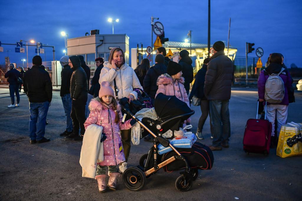 Réfugiés ukrainiens à la frontière avec la Pologne.