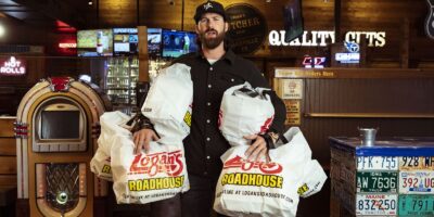 Logan&rsquo;s Roadhouse s&rsquo;unit à l&rsquo;artiste de musique country Riley Green