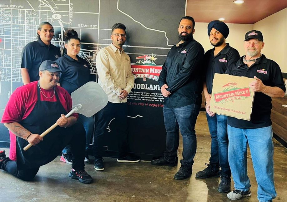 Mountain Mike's Pizza ouvre fièrement son 250e restaurant à Woodland, en Californie Mountain Mike's Pizza ouvre fièrement son 250e restaurant à Woodland, en Californie