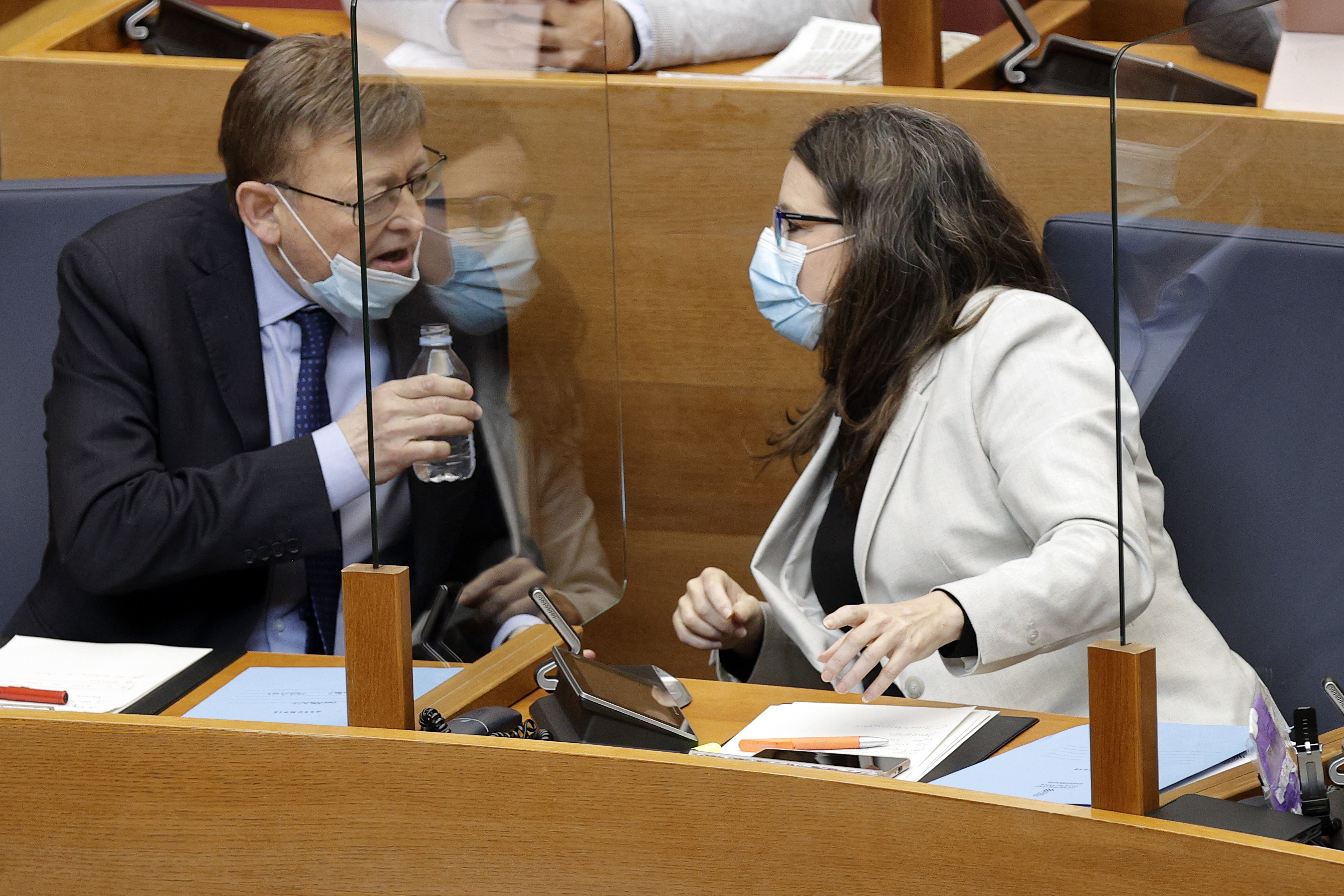 Puig et Oltra, à leur place au Parlement jeudi dernier.