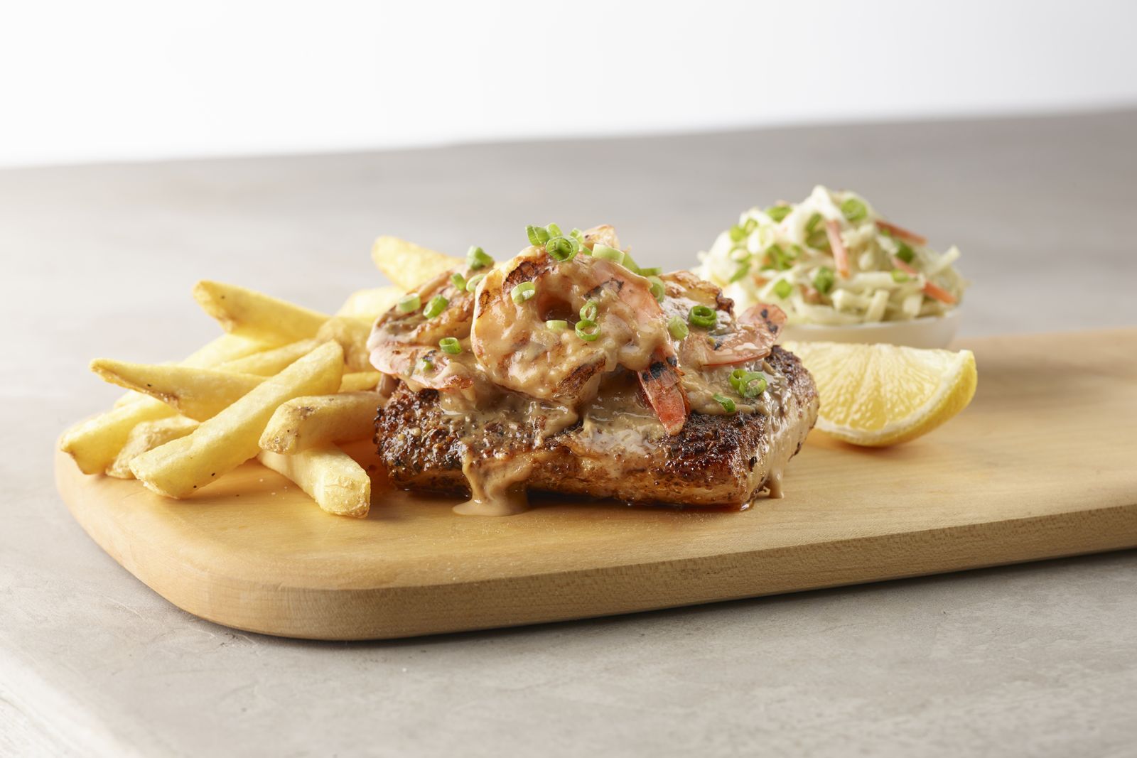 Smokey Bones ajoute de la nouvelle viande des profondeurs (Blue Sea) Smokey Bones Cajun Mahi