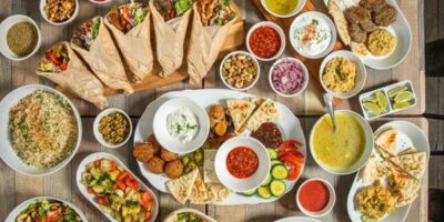 Zesty Olives Mediterranean Grill étend sa présence en Californie avec l&rsquo;ouverture d&rsquo;un deuxième emplacement à Irvine, servant désormais de la vraie nourriture avec une hospitalité authentique