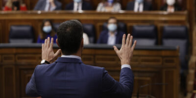 Sánchez attaque Feijo et se réfugie dans la guerre et la pandémie pour justifier la crise économique