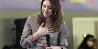 Le juge impute le détournement de fonds présumé à un attaché de presse de Podemos qui a également gardé Irene Montero
