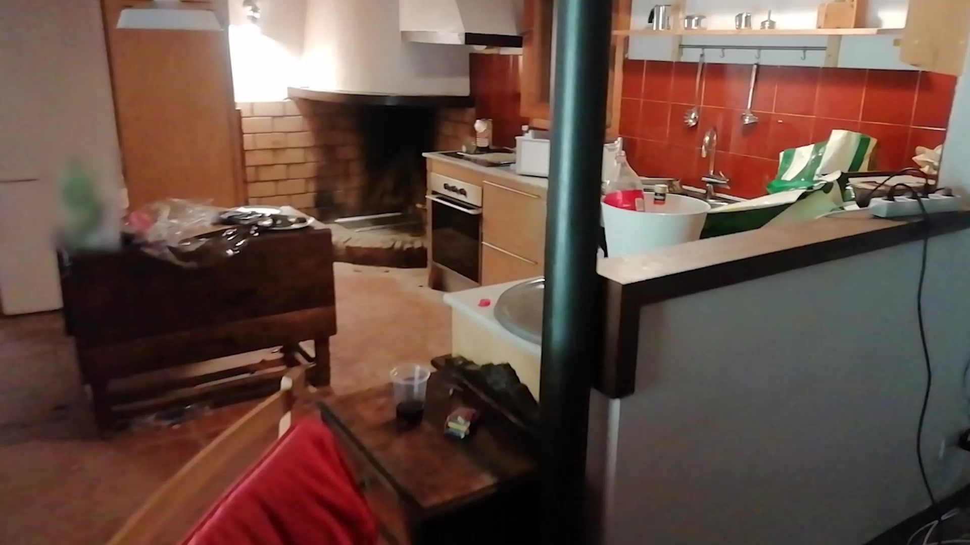 État d'une des maisons après la fête