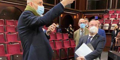 Le gouvernement ironise avec l&rsquo;achat de « plus de placages » de la mairie et de la Communauté de Madrid