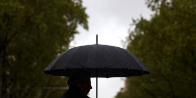 La pluie, la neige, le vent et les vagues mettent douze communautés autonomes en danger