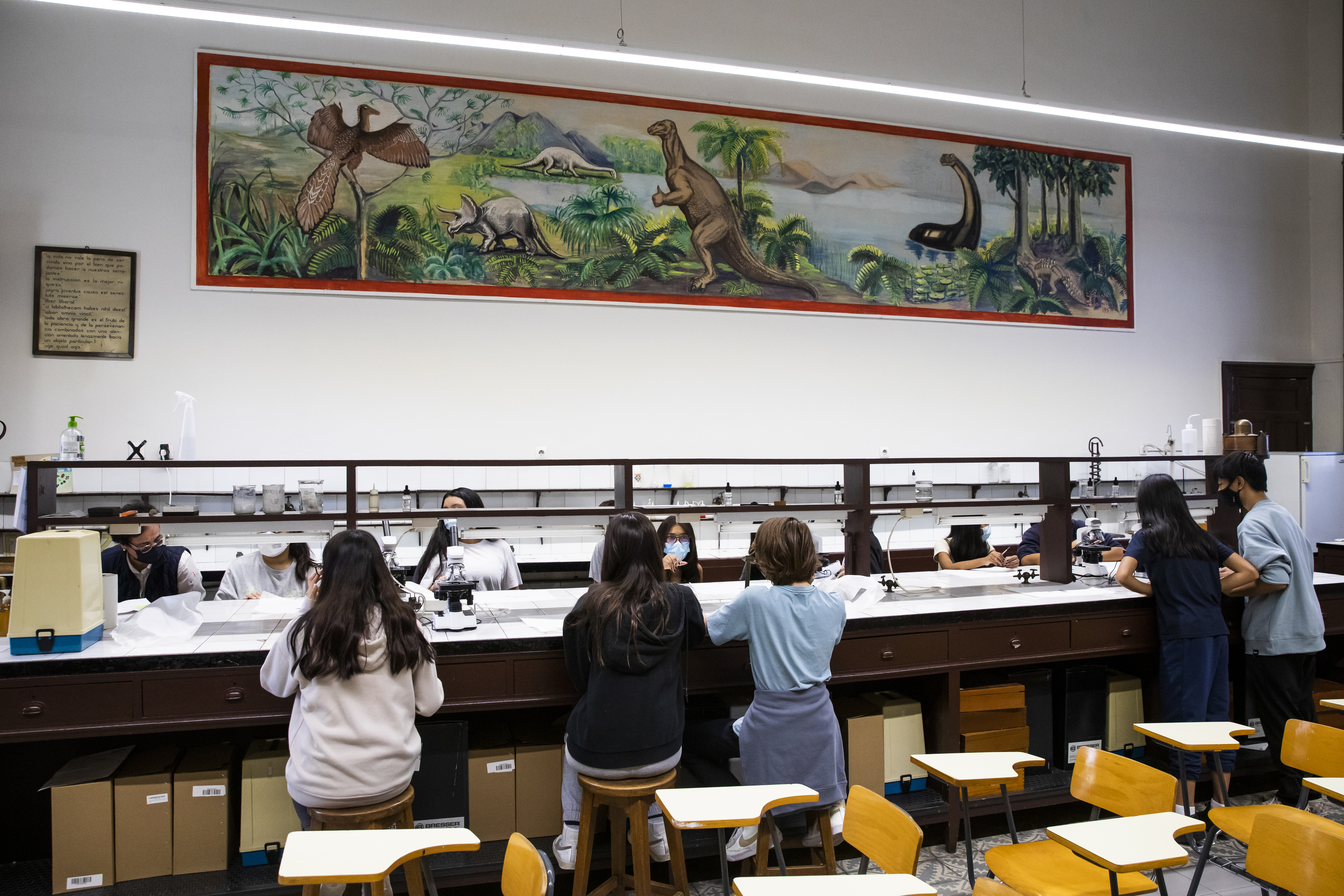Étudiants du laboratoire de l'IES Cardenal Cisneros à Madrid.