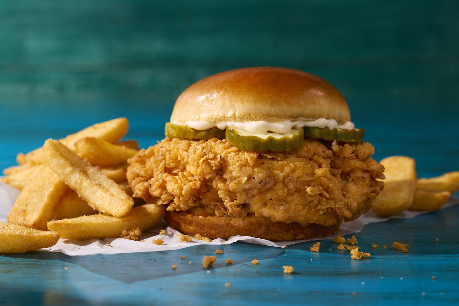Chicken n' Biscuits de Cracker Barrel participe au concours de sandwichs au poulet avec un nouveau sandwich au poulet maison Chicken n' Biscuits de Cracker Barrel participe au concours de sandwichs au poulet avec un nouveau sandwich au poulet maison