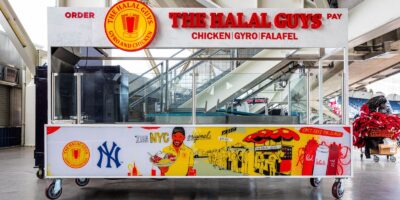Emmenez-moi au jeu de balle : The Halal Guys s&rsquo;associe aux Yankees de New York