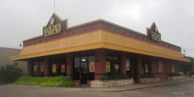 Golden Chick crée un programme de rafraîchissement de marque «convivial pour les franchisés»