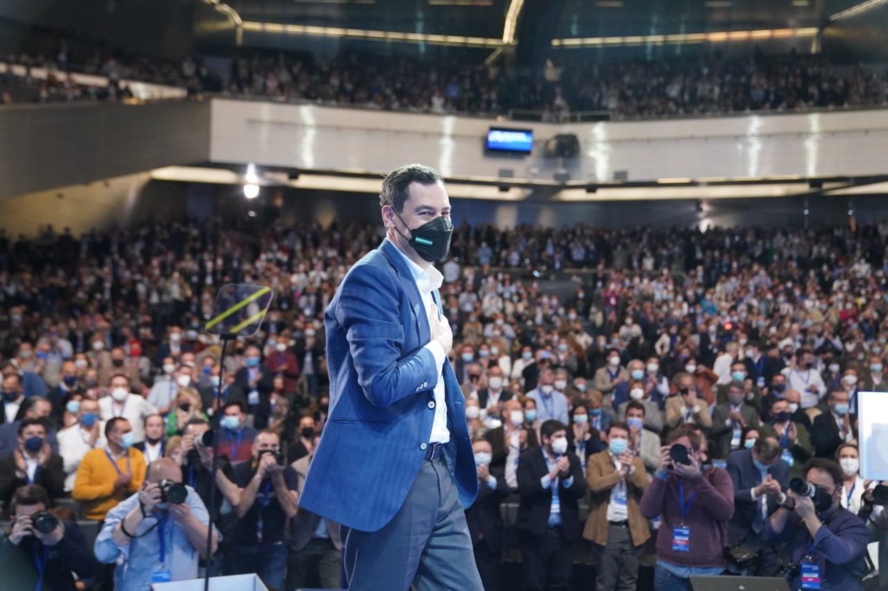 La présidente du PP andalou et présidente de la Junta de Andalucía, Juanma Moreno.