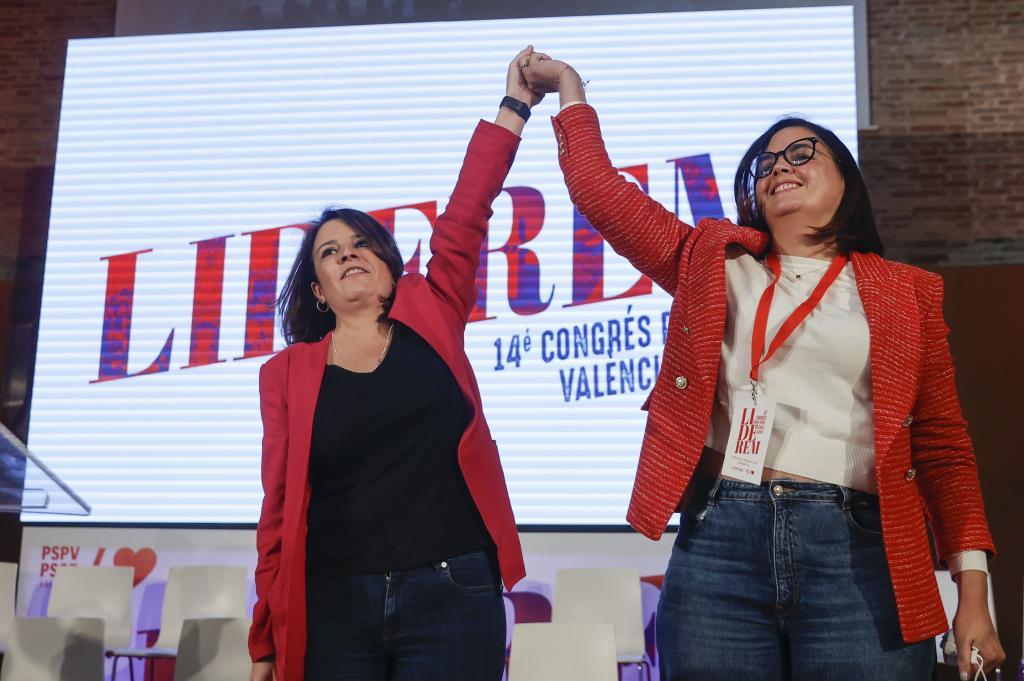 Adriana Lastra avec la vice-maire de Valence, Sandra G