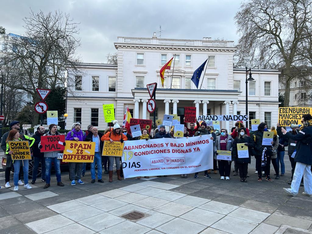 Manifestation devant l'ambassade d'Espagne