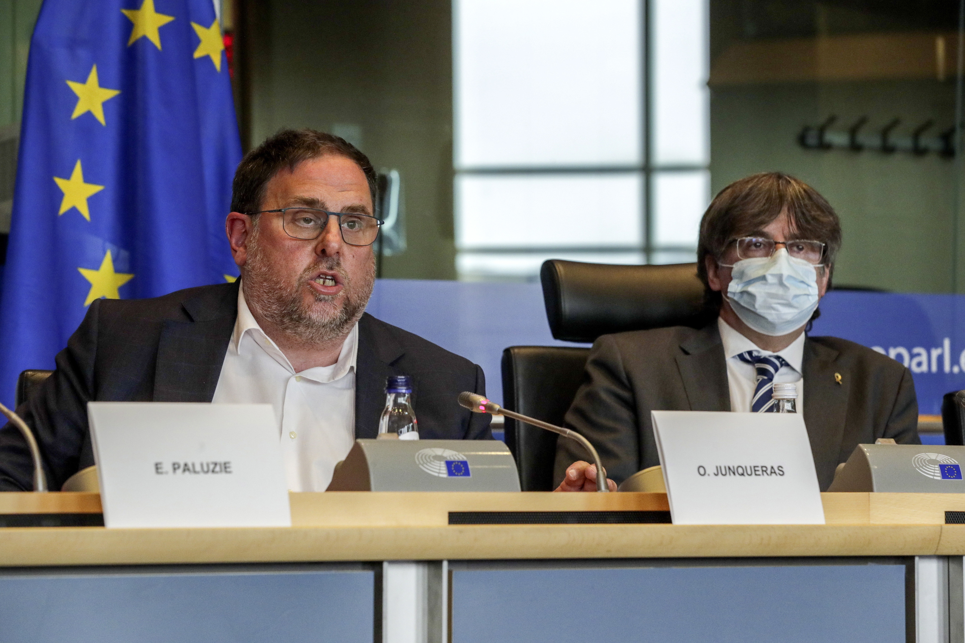 Junqueras et Puigdemont, dénonçant cette affaire hier à Bruxelles.