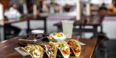 Velvet Taco ouvrira un nouvel emplacement à Dallas à Deep Ellum plus tard cette année et plus d&rsquo;informations sur le rapport hebdomadaire de pré-ouverture des restaurants de What Now Media Group