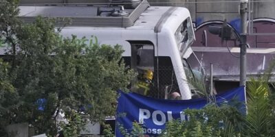 Accident de train : Un mort et 86 blessés après qu&rsquo;un train de marchandises a déraillé et est entré en collision avec un autre train de voyageurs à Sant Boi