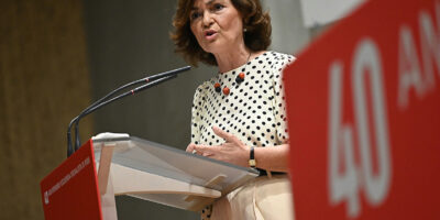 Le Conseil provincial de Badajoz affrète des bus pour que ses fonctionnaires assistent à un congrès avec Carmen Calvo