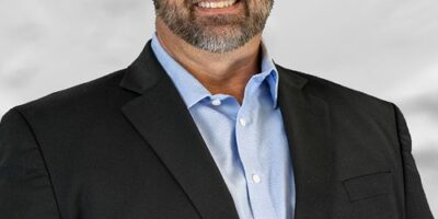 Eggs Up Grill poursuit sa croissance rapide et fait appel au vétérinaire de 20 ans Kenneth Phipps pour la croissance de sa franchise