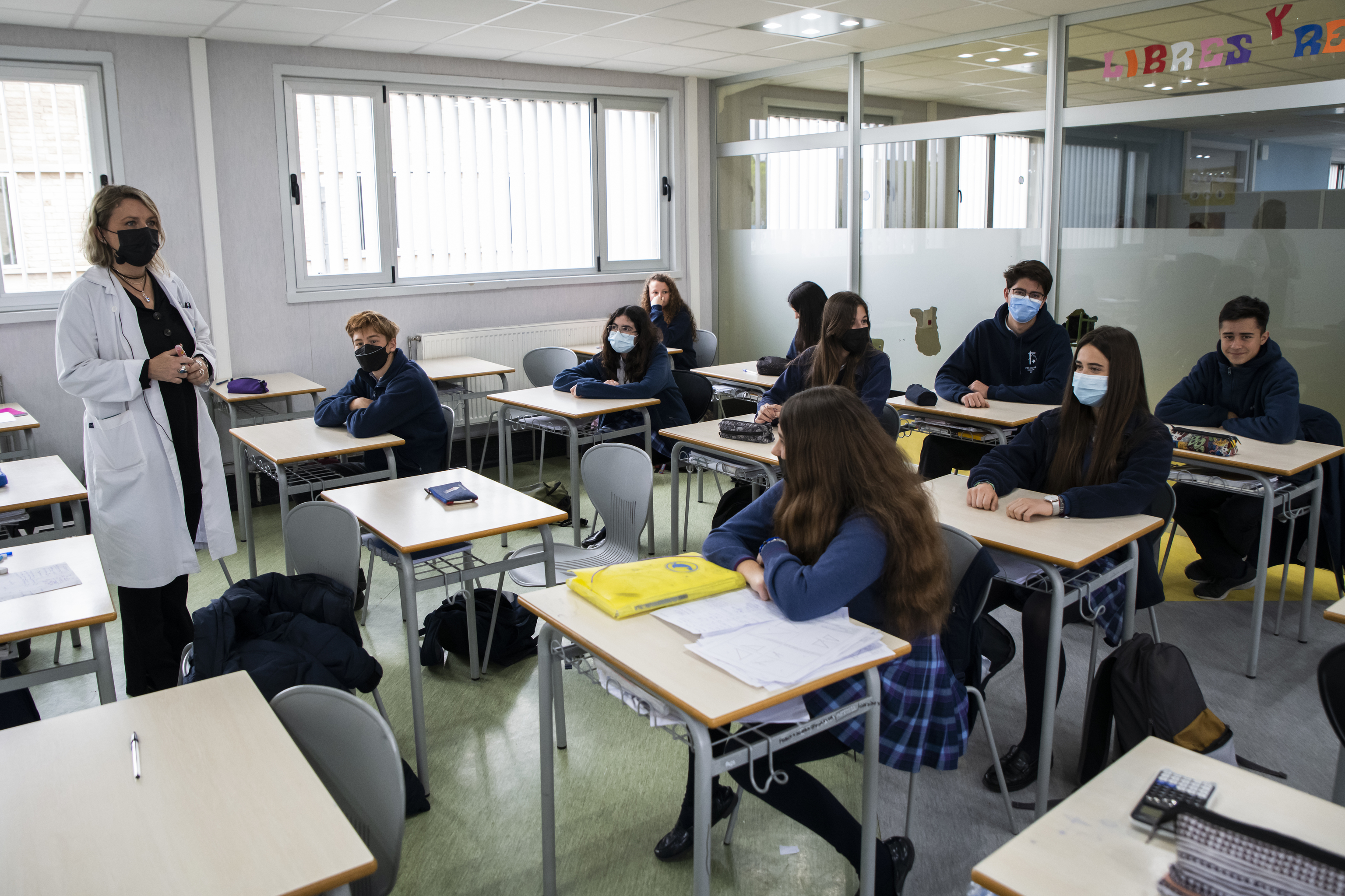 Les élèves de l'école Santa Joaquina de Vedruna à Madrid avec des masques malgré le fait qu'ils ne soient pas obligatoires.