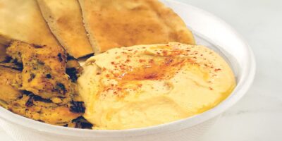 Répandez l&rsquo;amour et partagez le nouveau houmous garni de Naf Naf Middle Eastern Grill la semaine prochaine