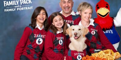 Zaxby&rsquo;s célèbre la fête des mères avec des packs familiaux Zax et un portrait de famille