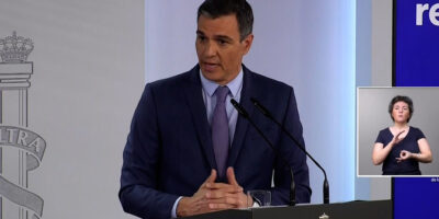 Sánchez récupère son « Manuel de résistance » et se lance « contre les puissances économiques et leurs terminaux »