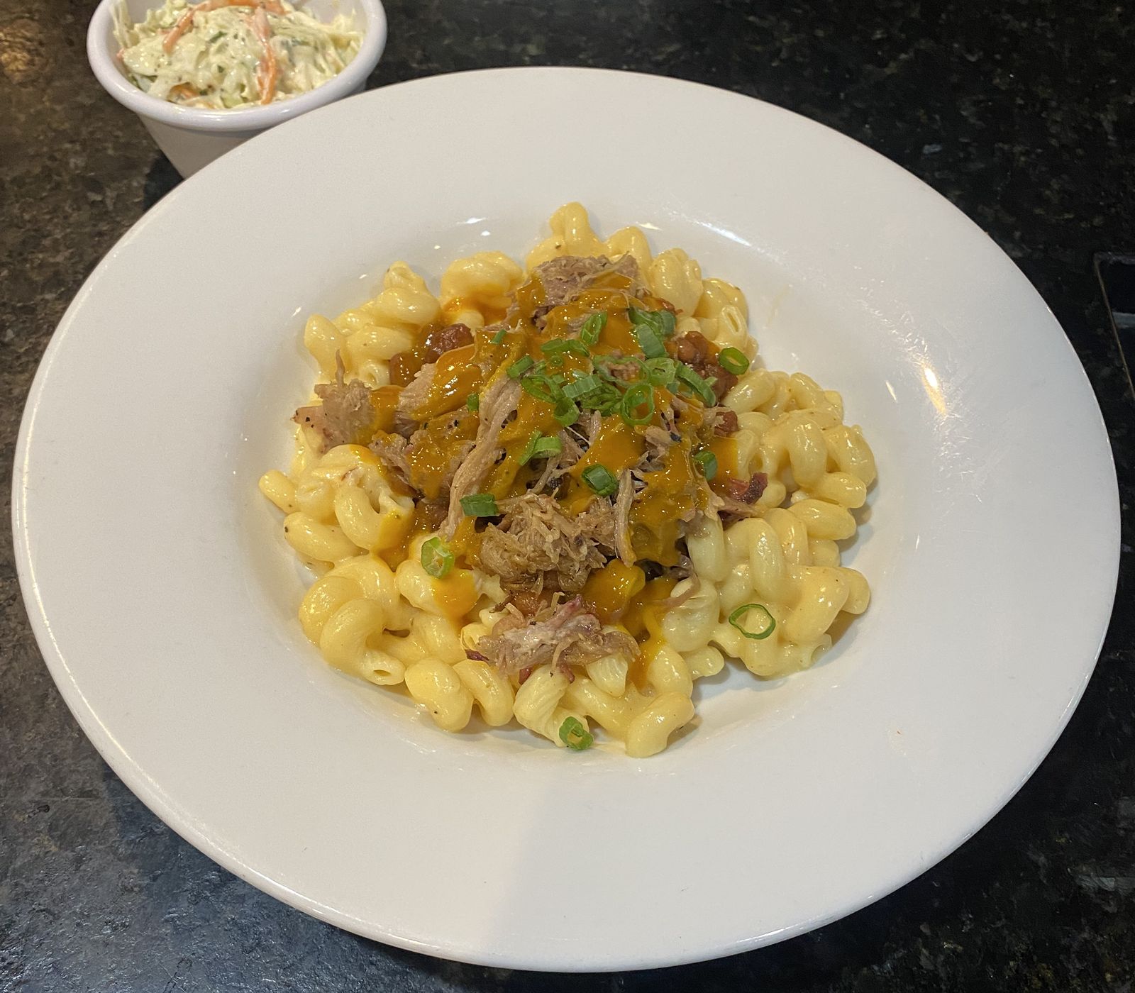 Smokey Bones ajoute de nouveaux bols Lunch Bones pour seulement 7,99 $