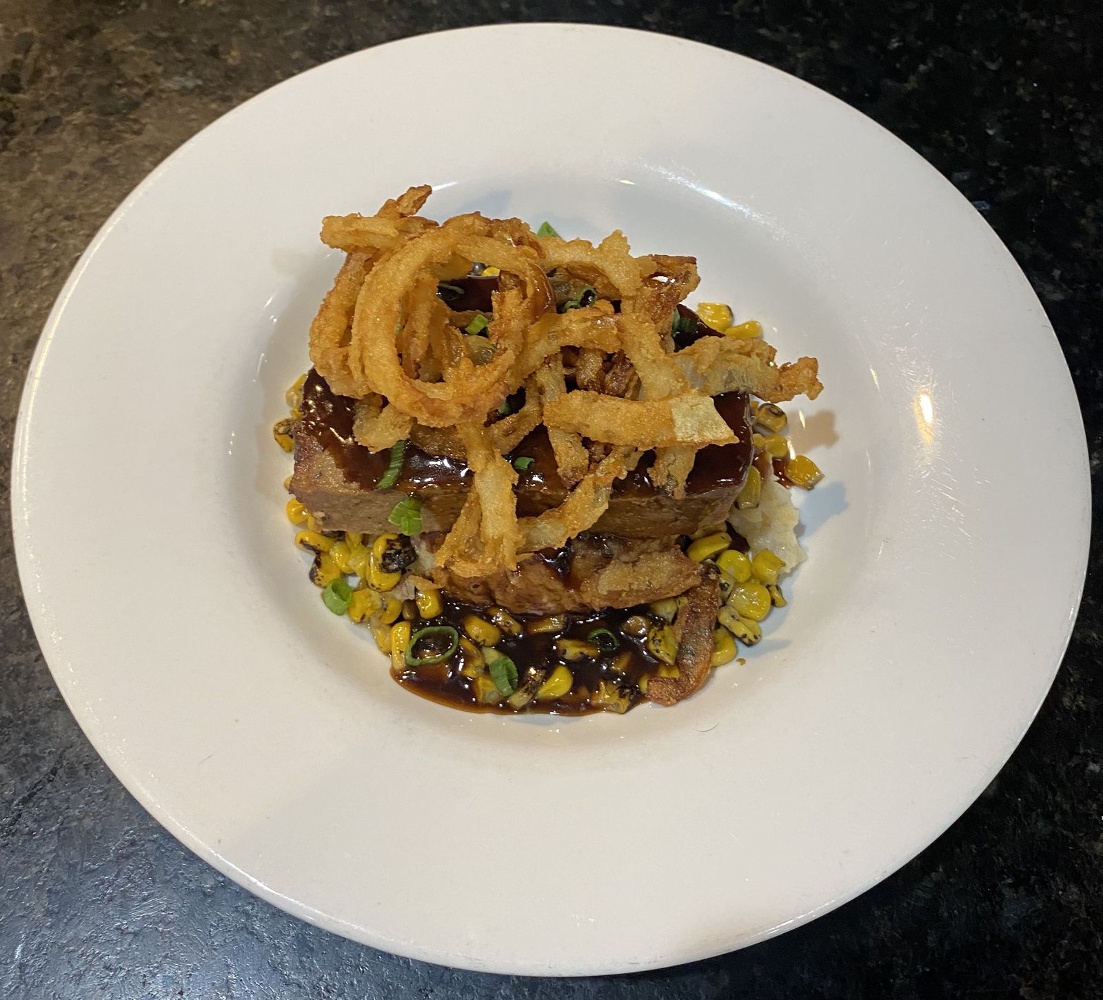 Smokey Bones ajoute de nouveaux bols Lunch Bones pour seulement 7,99 $