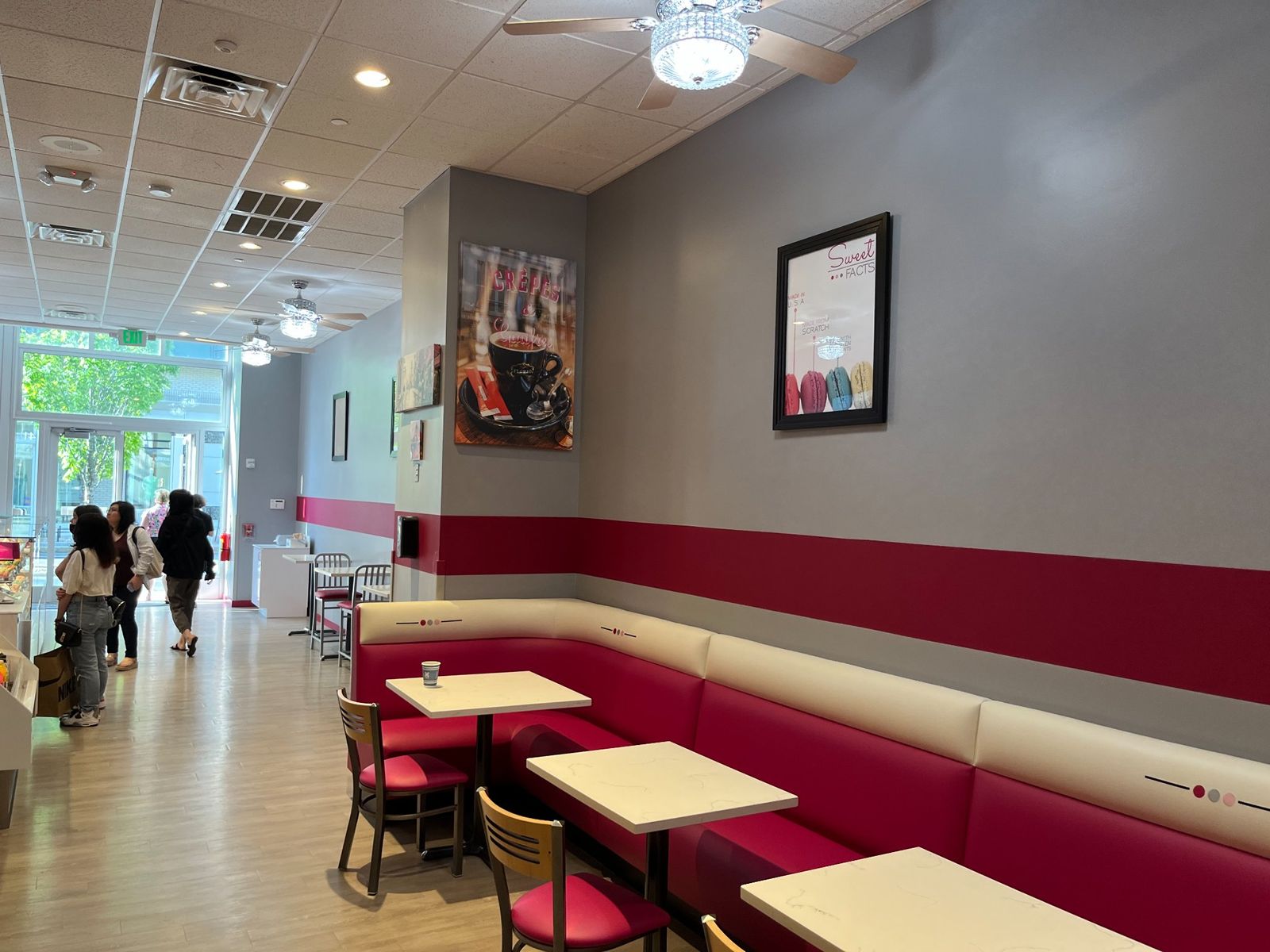 Le Macaron French Pastries reste le numéro 1 de la pâtisserie française et de l'authentique franchise de macarons aux États-Unis avec de nouvelles ouvertures à Boston et à Grand Rapids