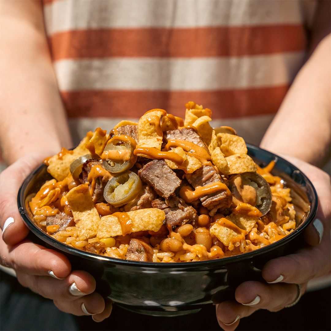 Sonny's BBQ Le bol Smokin' Brisket Sonny's BBQ présente de nouveaux éléments de menu à diffusion limitée : les bols pour barbecue