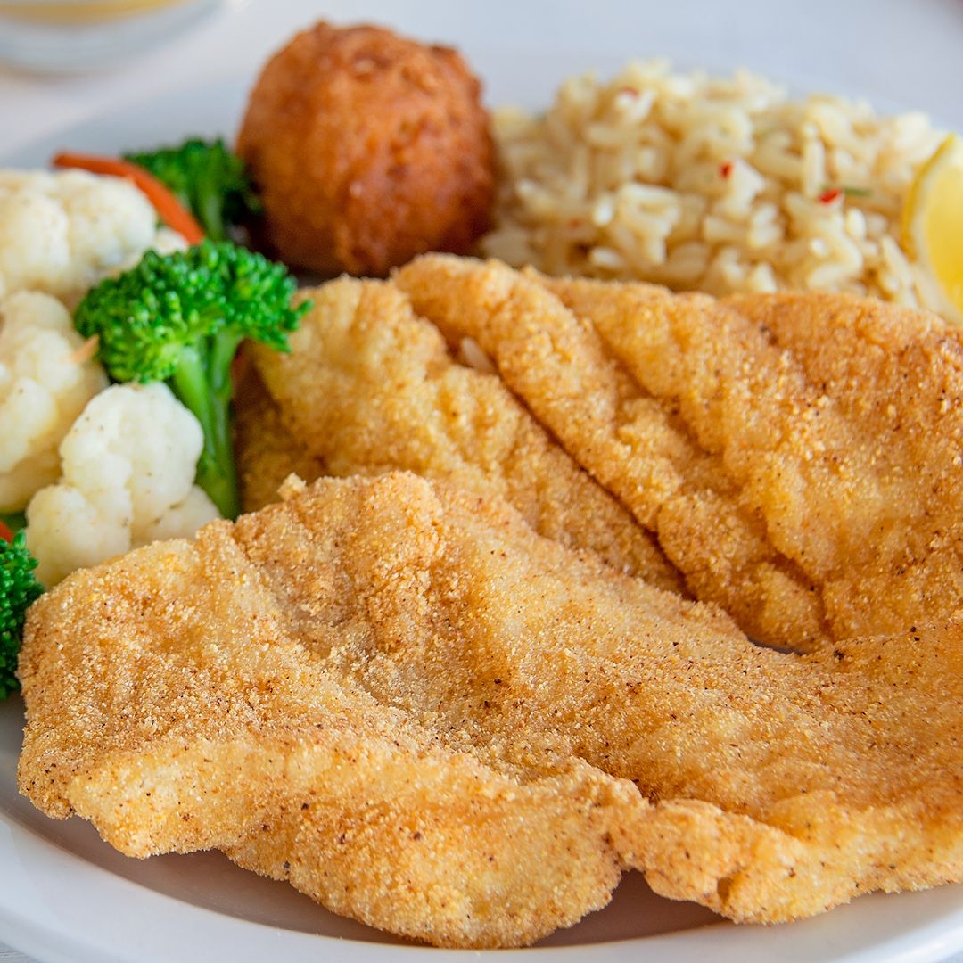 Shoney's offrira à tous les papas un gâteau au fudge chaud GRATUIT le jour de la fête des pères ;  Comme toujours, les enfants de 4 ans et moins mangent GRATUITEMENT