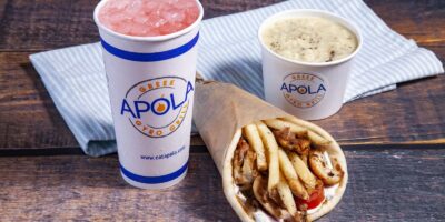 Apóla Greek Grill étend sa présence dans le sud de la Californie avec un nouvel emplacement au bord de la rivière