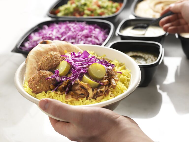 decouvrez-regalez-et-partagez-les-celebres-falafels-croustillants-de-naf-jpg