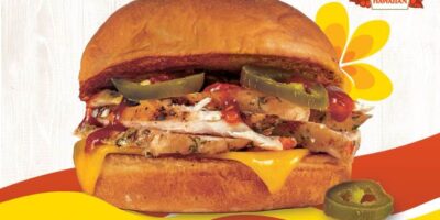 Dickey&rsquo;s fait monter la température cet été avec le lancement du King&rsquo;s Hawaiian Spicy Chicken and Cheddar