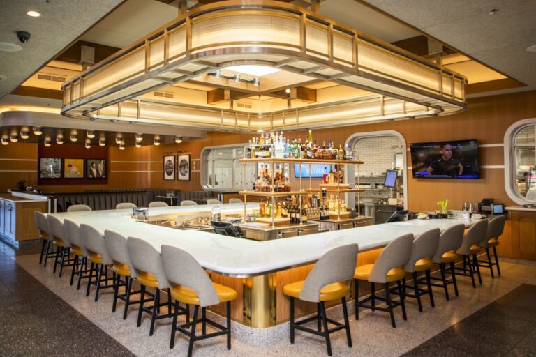 hofs-hut-soutient-les-clubs-garcons-et-filles-du-sud-jpg