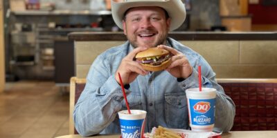 Le Texas Dairy Queen Operators &lsquo;Council révèle que l&rsquo;artiste country texan Josh Abbott est la nouvelle voix derrière le jingle emblématique