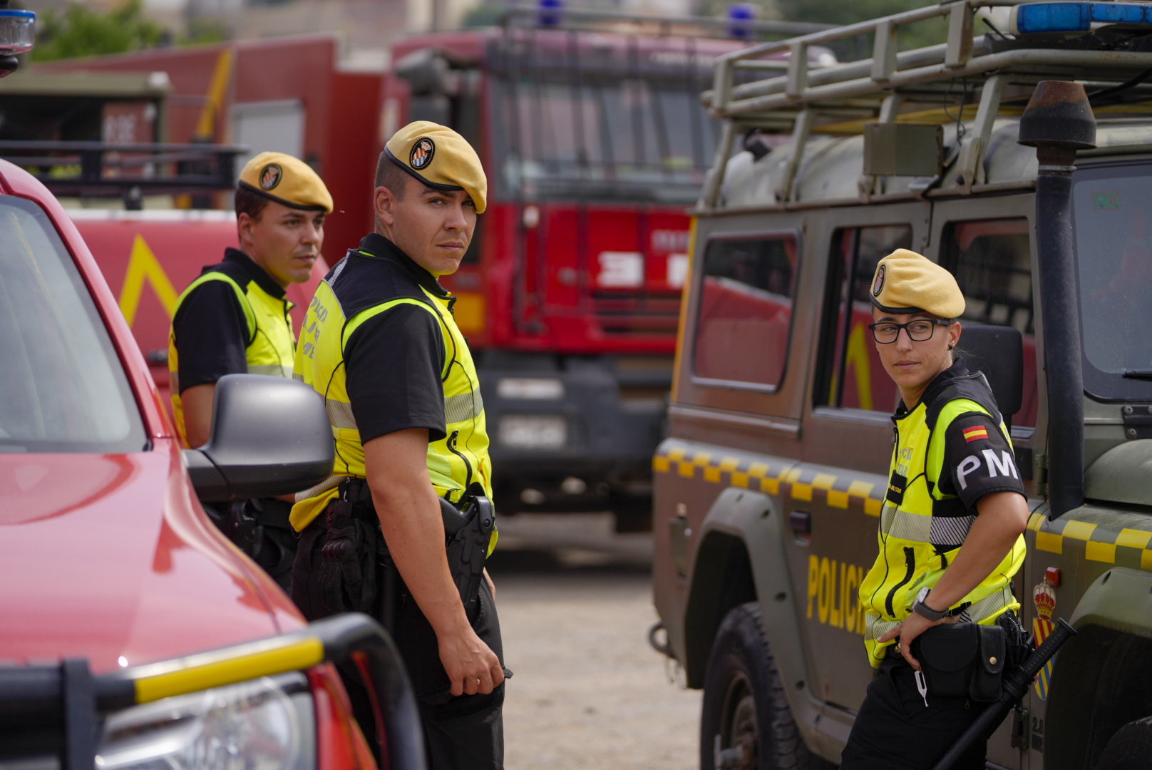 Membres de l'unité militaire d'urgence à Artesa