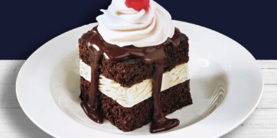 Shoney&rsquo;s offrira à tous les papas un gâteau au fudge chaud GRATUIT le jour de la fête des pères ;  Comme toujours, les enfants de 4 ans et moins mangent GRATUITEMENT