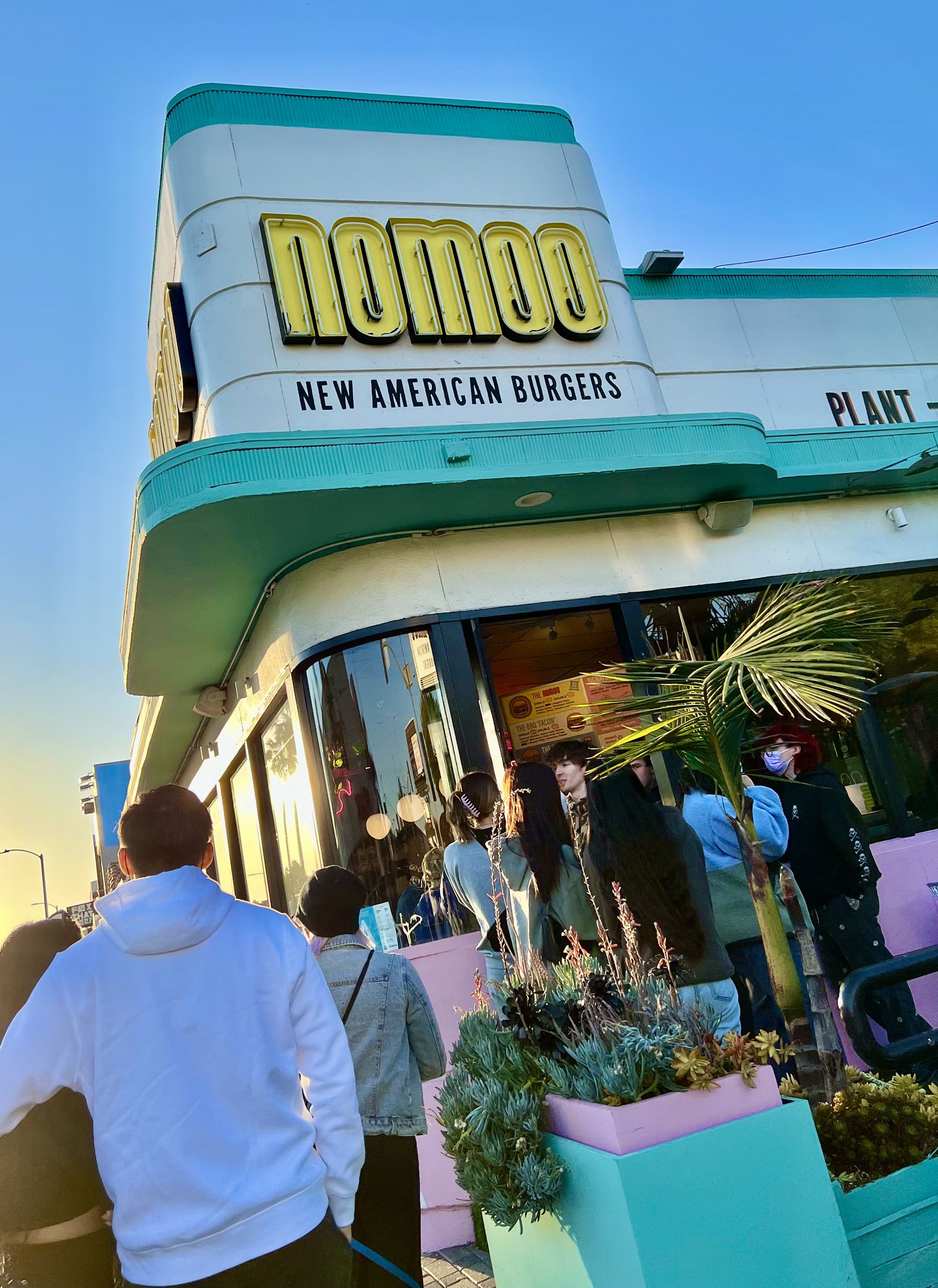 nomoo-new-american-burgers-etend-son-concept-de-burger-a-jpg