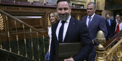 Abascal à Sánchez : « Je suis heureux d&rsquo;avoir entendu pour la première fois une dénonciation claire des mafias de l&rsquo;immigration »