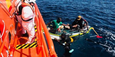 Une vague de 300 migrants algériens submerge la Garde civile à Murcie, aux Baléares et à Almera