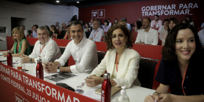 Pedro Sánchez ignore la crise du PSOE et claque la porte à l&rsquo;Allemagne pour s&rsquo;afficher comme un leader contre le changement climatique