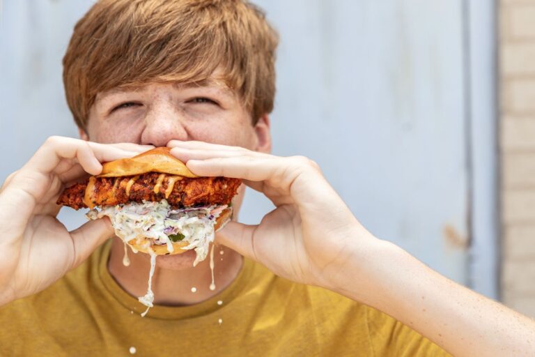 smackbird-apporte-la-chaleur-cowboy-chicken-lance-tranquillement-ghost-kitchen-jpg