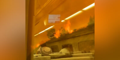 Un passager du train piégé par l&rsquo;incendie de Bejs, au chauffeur : « S&rsquo;il vous plaît, faites quelque chose, sortez-nous d&rsquo;ici »