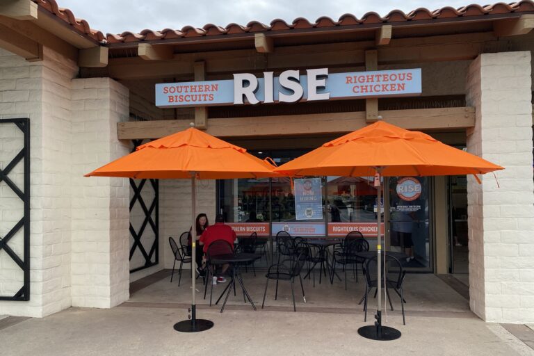 1659729690_rise-southern-biscuits-righteous-chicken-ouvre-le-premier-restaurant-jpg