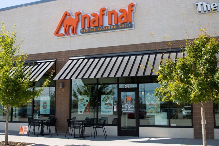 1660788196_naf-naf-middle-eastern-grill-celebre-louverture-du-premier-restaurant-jpg