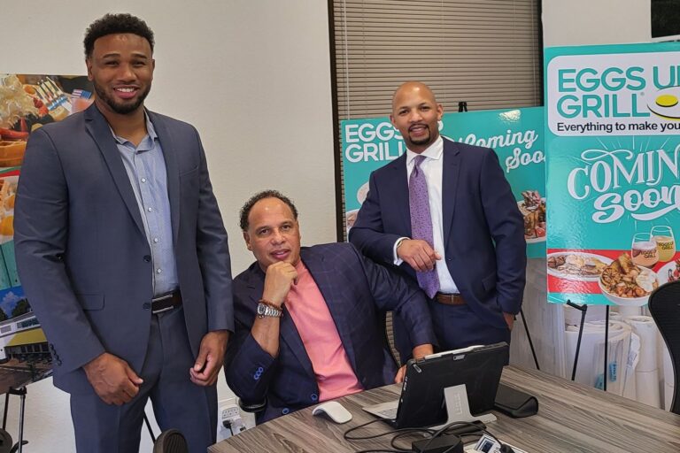 1660795293_eggs-up-grill-poursuit-sa-croissance-explosive-et-signe-le-jpg