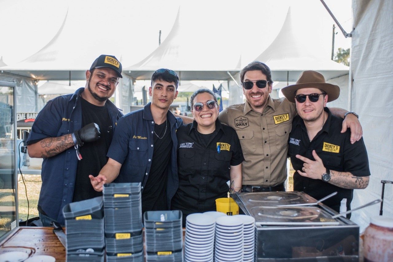 dickeys-barbecue-pit-est-en-competition-pour-le-titre-du-jpg