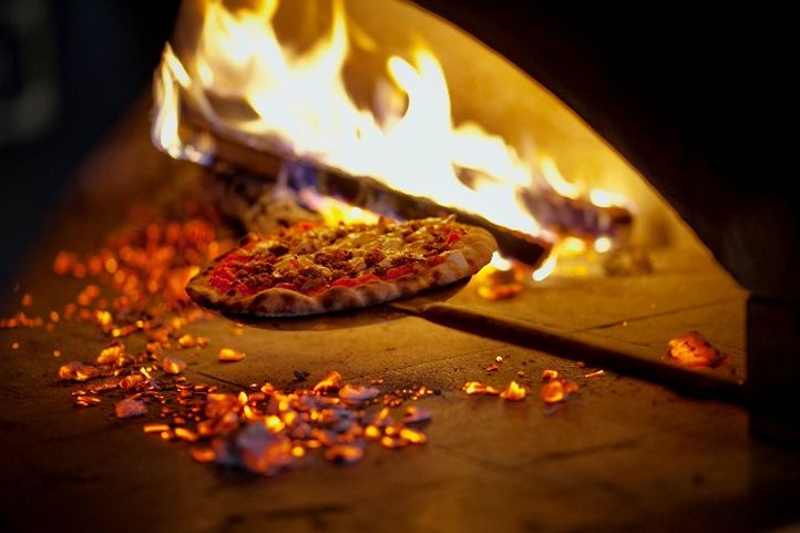 Smokin' Oak Wood-Fied Pizza & Taproom fait ses débuts au Texas